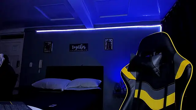 Snapshot of alexgiraldo__ chatting on 13, 10, 2025 alexgiraldo online show from 13, 10, 2025