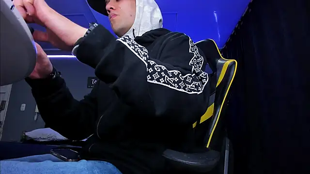 Snapshot of alexgiraldo__ chatting on 16, 10, 2025 alexgiraldo online show from 16, 10, 2025