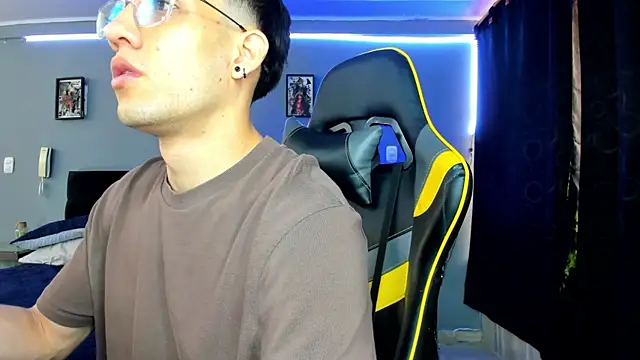 Snapshot of alexgiraldo__ chatting on 12, 9, 2025 alexgiraldo online show from 12, 9, 2025