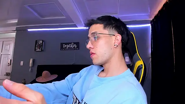 Snapshot of alexgiraldo__ chatting on 1, 10, 2025 alexgiraldo online show from 1, 10, 2025