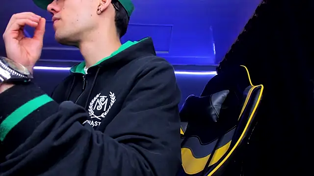 Snapshot of alexgiraldo__ chatting on 29, 9, 2025 alexgiraldo online show from 29, 9, 2025