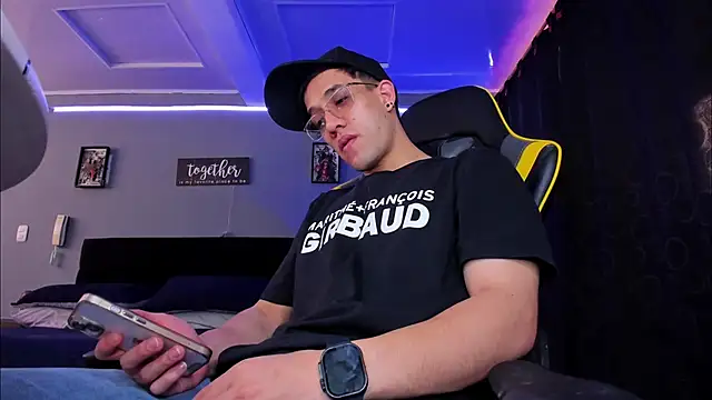 Snapshot of alexgiraldo__ chatting on 19, 10, 2025 alexgiraldo online show from 19, 10, 2025