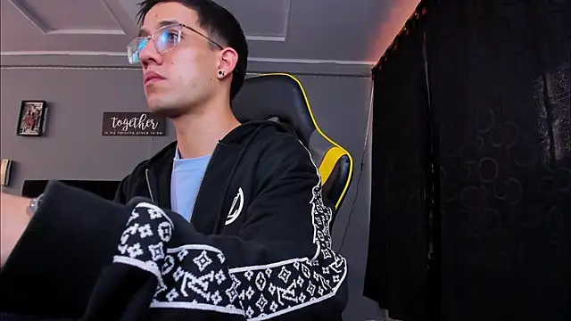 Snapshot of alexgiraldo__ chatting on 25, 10, 2025 alexgiraldo online show from 25, 10, 2025