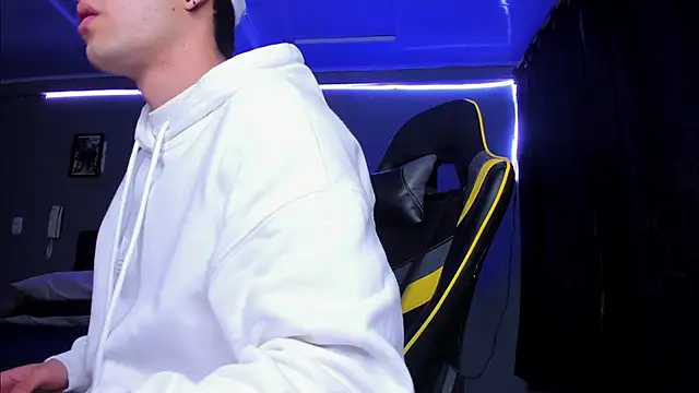 Snapshot of alexgiraldo__ chatting on 1, 11, 2025 alexgiraldo online show from 1, 11, 2025