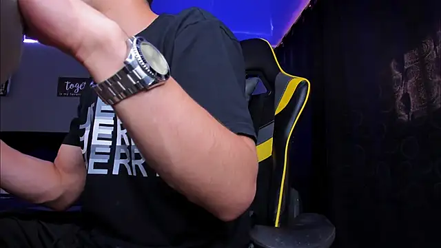 Snapshot of alexgiraldo__ chatting on 21, 10, 2025 alexgiraldo online show from 21, 10, 2025