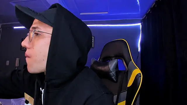 Snapshot of alexgiraldo__ chatting on 1, 12, 2025 alexgiraldo online show from 1, 12, 2025