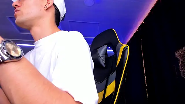 Snapshot of alexgiraldo__ chatting on 21, 9, 2025 alexgiraldo online show from 21, 9, 2025