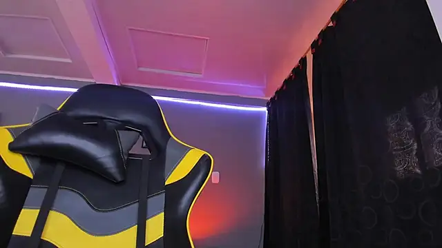 Snapshot of alexgiraldo__ chatting on 2, 10, 2025 alexgiraldo online show from 2, 10, 2025