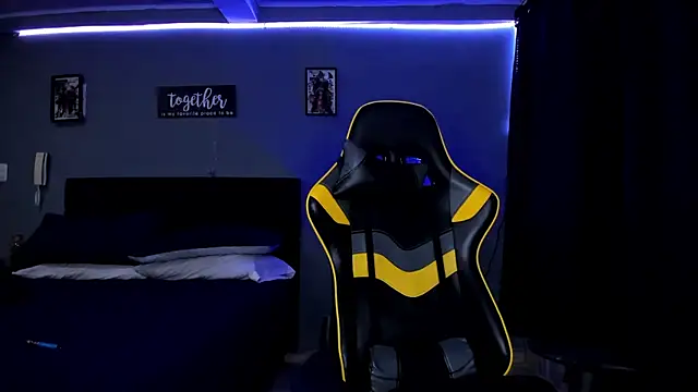 Snapshot of alexgiraldo__ chatting on 15, 9, 2025 alexgiraldo online show from 15, 9, 2025