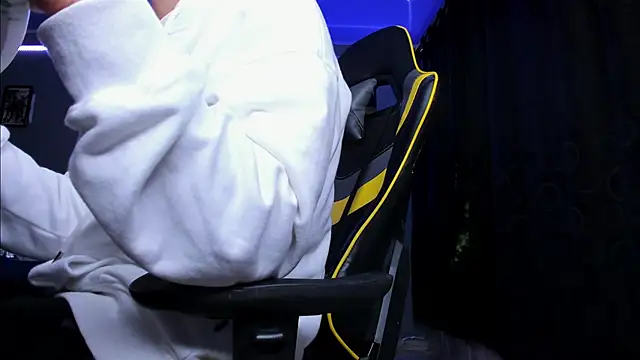 Snapshot of alexgiraldo__ chatting on 27, 10, 2025 alexgiraldo online show from 27, 10, 2025