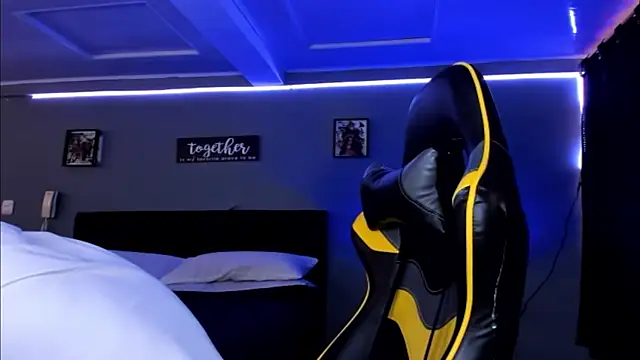 Snapshot of alexgiraldo__ chatting on 11, 10, 2025 alexgiraldo online show from 11, 10, 2025