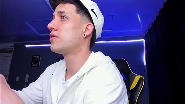 Snapshot of alexgiraldo__ chatting on 6, 11, 2025 alexgiraldo online show from 6, 11, 2025