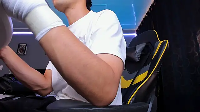 Snapshot of alexgiraldo__ chatting on 5, 12, 2025 alexgiraldo online show from 5, 12, 2025