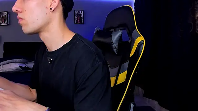 Snapshot of alexgiraldo__ chatting on 13, 9, 2025 alexgiraldo online show from 13, 9, 2025