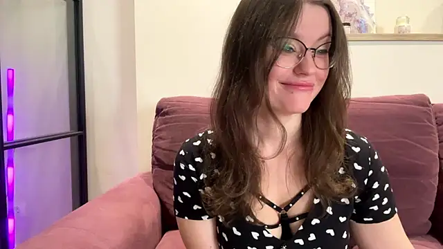 mia shine bright wow online show from 9, 9, 2025