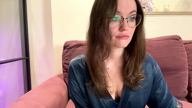 mia shine bright wow online show from 17, 9, 2025