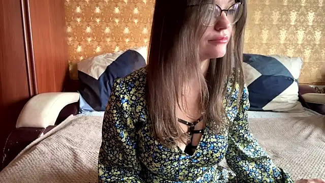 mia shine bright wow online show from 19, 10, 2025