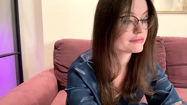 mia shine bright wow online show from 30, 9, 2025