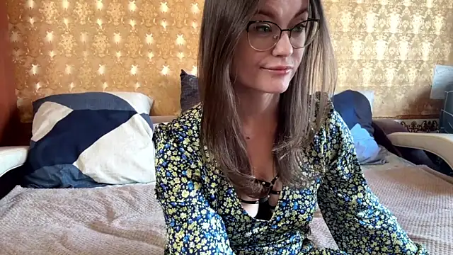 mia shine bright wow online show from 16, 10, 2025