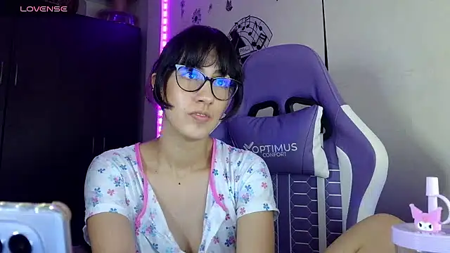 Snapshot of AvlieQueen chatting on 11, 1, 2026 AvlieQueen online show from 11, 1, 2026