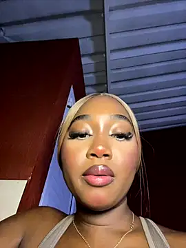 Snapshot of alisonn_moon chatting on 27, 11, 2025 alisonn moon online show from 27, 11, 2025