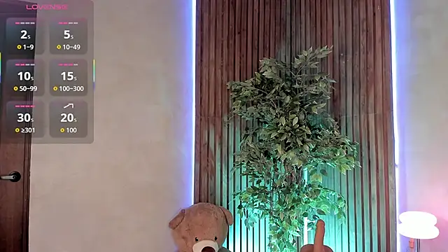 Snapshot of alisonn_moon chatting on 13, 10, 2025 alisonn moon online show from 13, 10, 2025