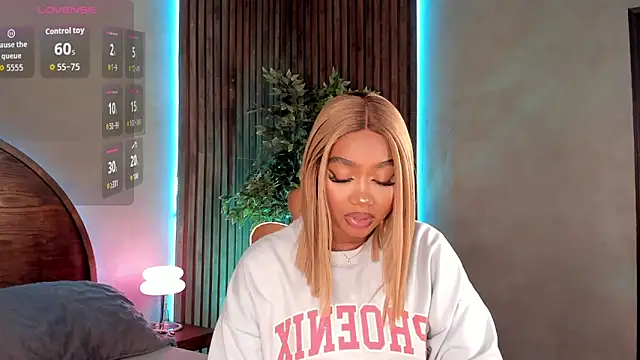 Snapshot of alisonn_moon chatting on 3, 11, 2025 alisonn moon online show from 3, 11, 2025