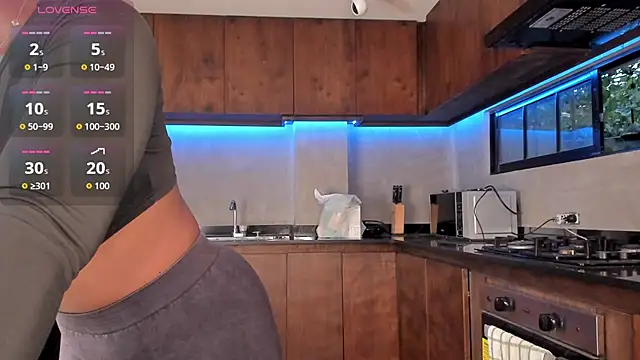 Snapshot of alisonn_moon chatting on 17, 10, 2025 alisonn moon online show from 17, 10, 2025