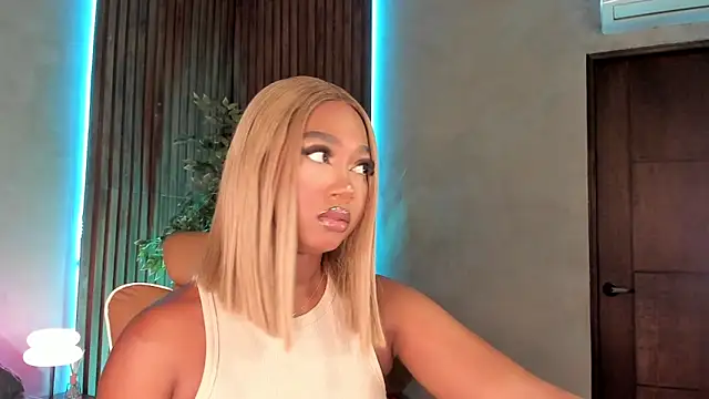 Snapshot of alisonn_moon chatting on 13, 11, 2025 alisonn moon online show from 13, 11, 2025