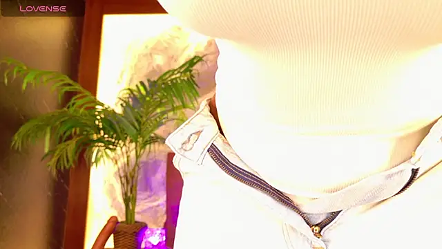 Snapshot of alisonn_moon chatting on 3, 6, 2026 alisonn moon online show from 3, 6, 2026