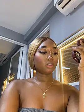 Snapshot of alisonn_moon chatting on 22, 11, 2025 alisonn moon online show from 22, 11, 2025