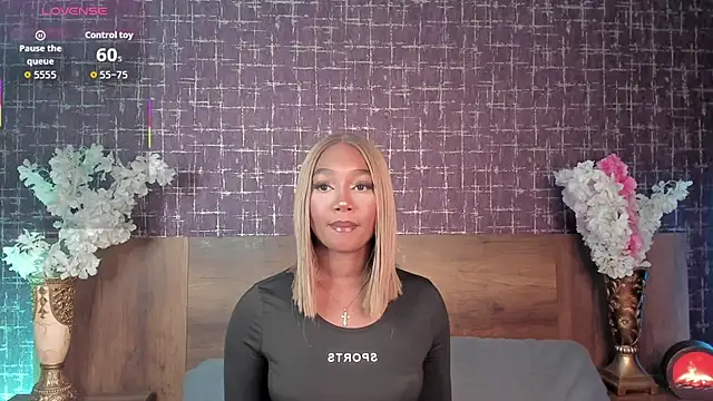 Snapshot of alisonn_moon chatting on 28, 11, 2025 alisonn moon online show from 28, 11, 2025