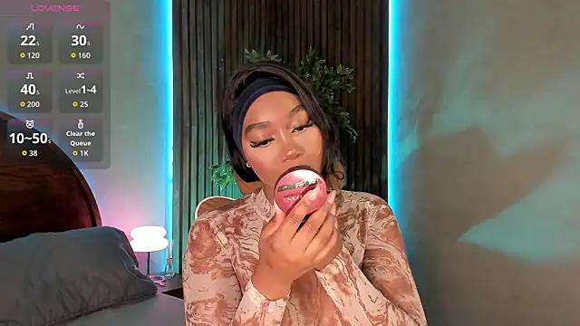 Snapshot of alisonn_moon chatting on 29, 10, 2025 alisonn moon online show from 29, 10, 2025