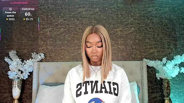 Snapshot of alisonn_moon chatting on 20, 9, 2025 alisonn moon online show from 20, 9, 2025