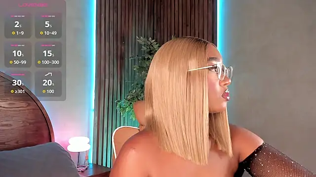 Snapshot of alisonn_moon chatting on 12, 11, 2025 alisonn moon online show from 12, 11, 2025