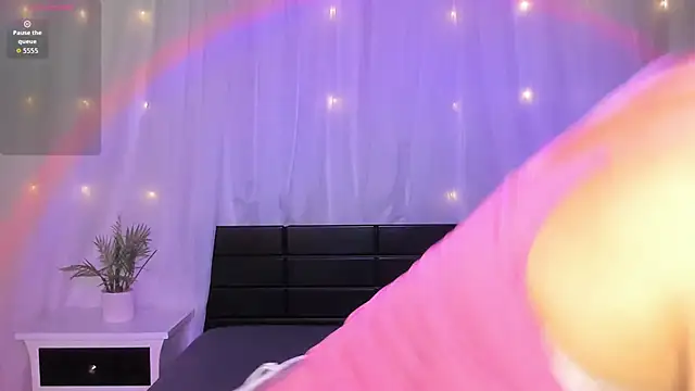 Evolet Bee online show from 12, 11, 2025