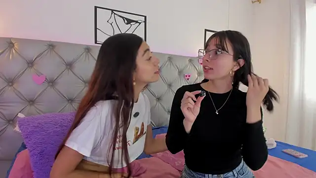 Naughty Couple83 online show from 25, 3, 2026