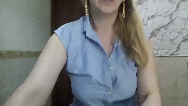 Snapshot of MiyaHottie chatting on 5, 5, 2026 MiyaHottie online show from 5, 5, 2026