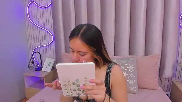 Snapshot of SamanthaPeachss chatting on 14, 11, 2025 SamanthaPeachss online show from 14, 11, 2025