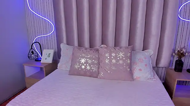 Snapshot of SamanthaPeachss chatting on 9, 10, 2025 SamanthaPeachss online show from 9, 10, 2025