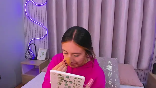 Snapshot of SamanthaPeachss chatting on 6, 11, 2025 SamanthaPeachss online show from 6, 11, 2025