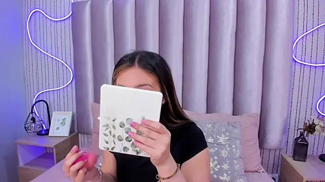 Snapshot of SamanthaPeachss chatting on 11, 11, 2025 SamanthaPeachss online show from 11, 11, 2025