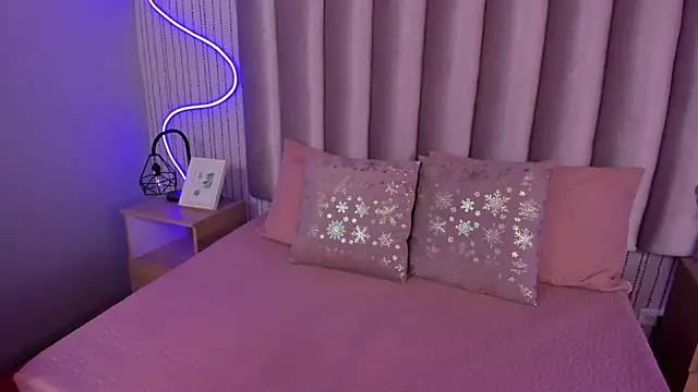 Snapshot of SamanthaPeachss chatting on 21, 10, 2025 SamanthaPeachss online show from 21, 10, 2025