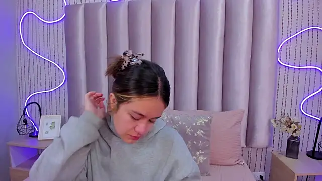 Snapshot of SamanthaPeachss chatting on 15, 11, 2025 SamanthaPeachss online show from 15, 11, 2025