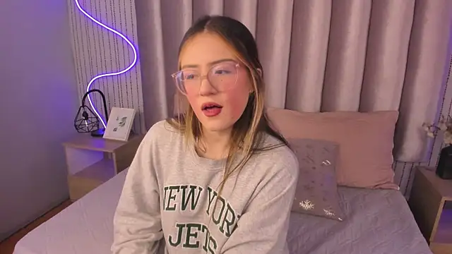 Snapshot of SamanthaPeachss chatting on 28, 10, 2025 SamanthaPeachss online show from 28, 10, 2025