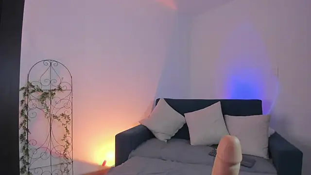 mishelkrave  online show from 27, 2, 2026