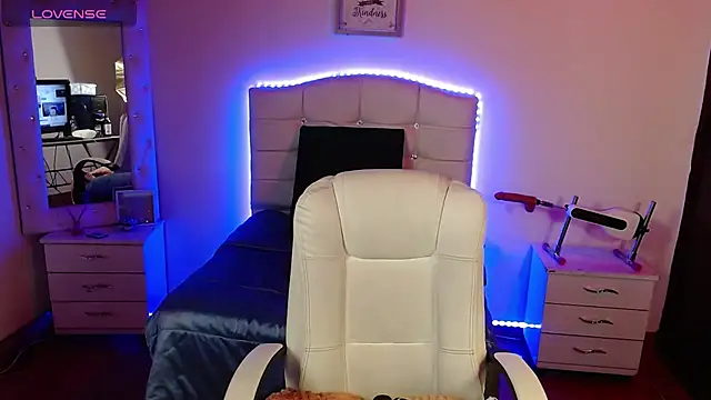 elapetitie online show from 9, 10, 2025