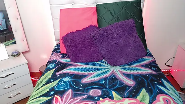 elapetitie online show from 6, 11, 2025