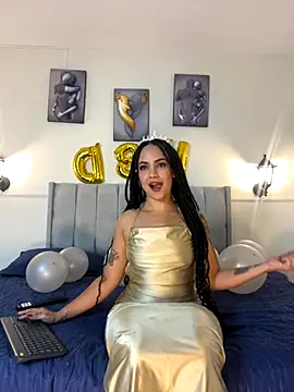 Samara Hadi  online show from 5, 11, 2025