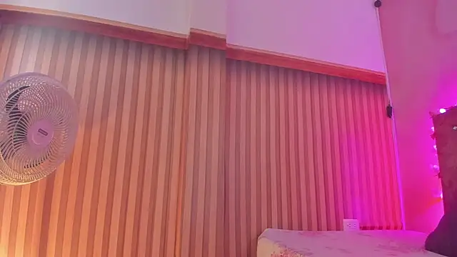 Mila grace  online show from 13, 4, 2026